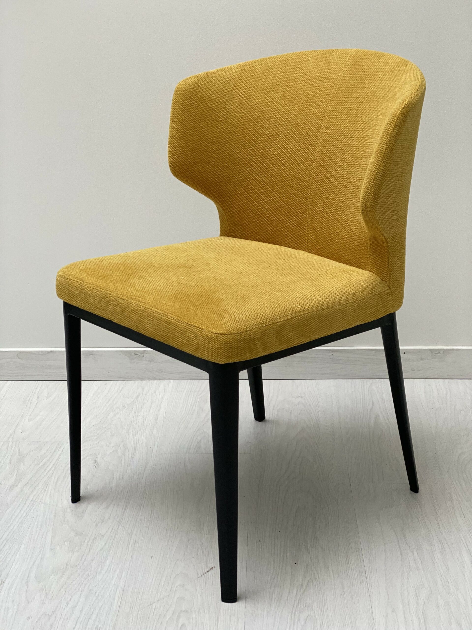 CHAISE VENUS EN TISSU- JAUNE 51*55*78(Hauteur d'assise 45)