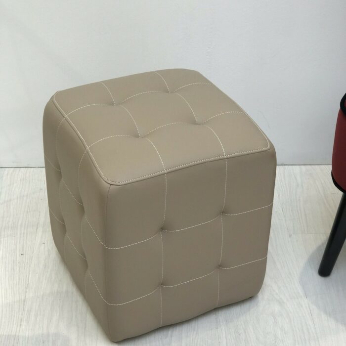 POUF RECTANGULAIRE - ASPECT CUIR GRAINÉ - TAUPE