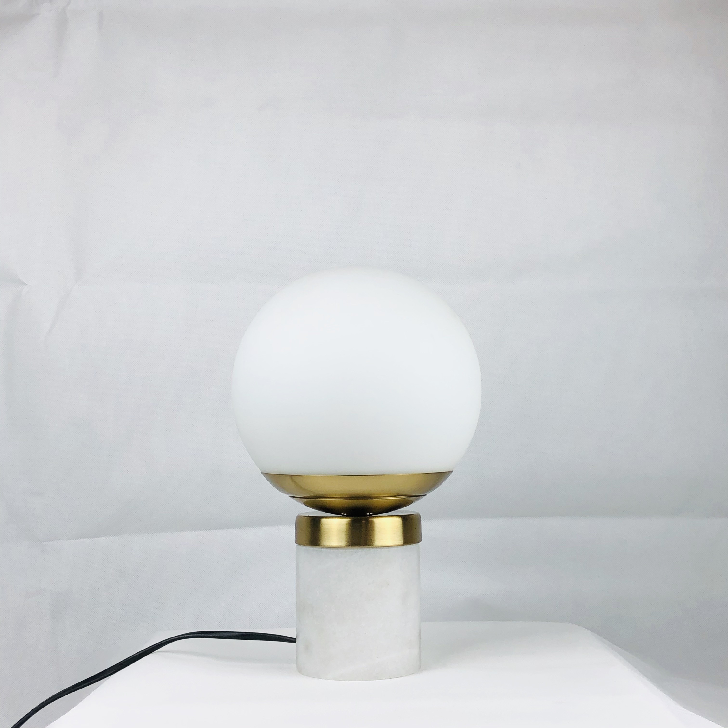 LAMPE A POSER BLANC 18*18*28